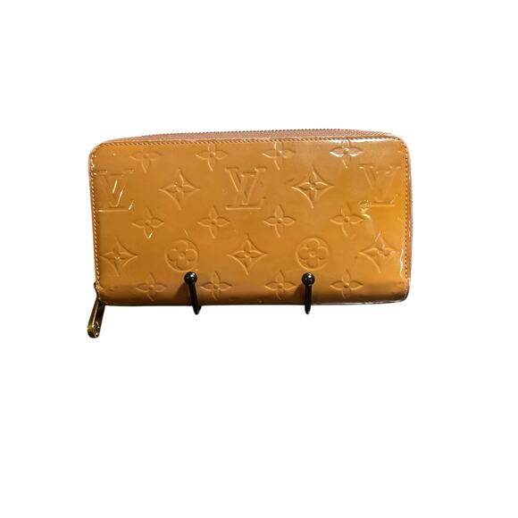 Louis Vuitton Monogram Vernis Zippy Wallet in Shade Butterscotch - Picture 2 of 9